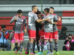 Los jugadores festejan su triunfo. AFP /