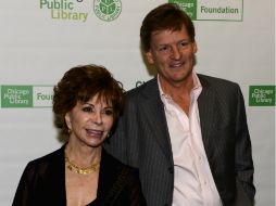 Michael Lewis, escritor premiado, compartió una mesa redonda con Isabel Allende con cerca de mil personas. EFE /