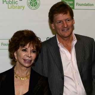 Isabel Allende recibe premio Carl Sandburg en Chicago