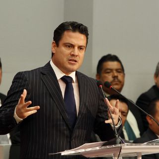 Gobierno pretende mil 450 plazas más