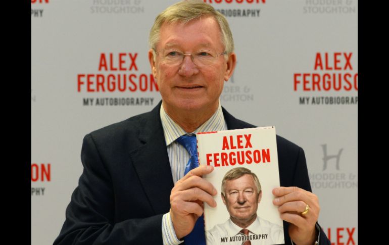 El técnico de 71 años, dejó el Manchester United al final de la pasada temporada después de dirigirlo durante 26 años. ARCHIVO /