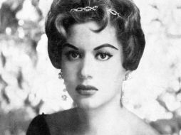 Ana Bertha Lepe participó en Miss Universo en 1953; su belleza le dio el tercer lugar del concurso. ARCHIVO /