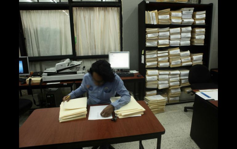 El sueldo de un contador general va desde los 13 hasta los 50 mil pesos, por debajo de los puestos de contraloría y auditoría. ARCHIVO /