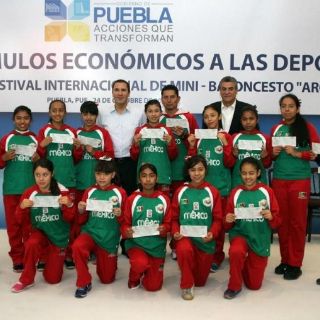 Gobierno poblano otorga apoyo económico a 'Las Bayonetas'