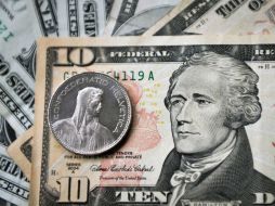 A la venta, la moneda se adquirió en un mínimo de 12.48 pesos. ARCHIVO /