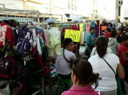 Señalan que en la zona de Obregón hay actualmente cerca de 300 vendedores habituales en vía pública. ARCHIVO /