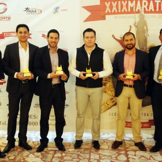 Reconocen a voluntarios del Maratón de Guadalajara
