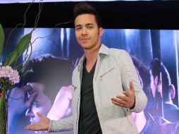 Prince Royce dice estar orgulloso de representar a los latinos con su música.  /