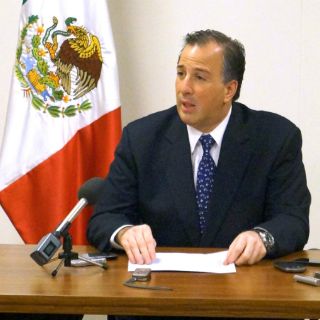 Meade se reúne con Wayne para analizar espionaje de EU