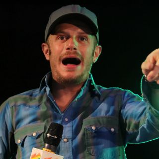 Se cachetean y patean por Laura Bozzo