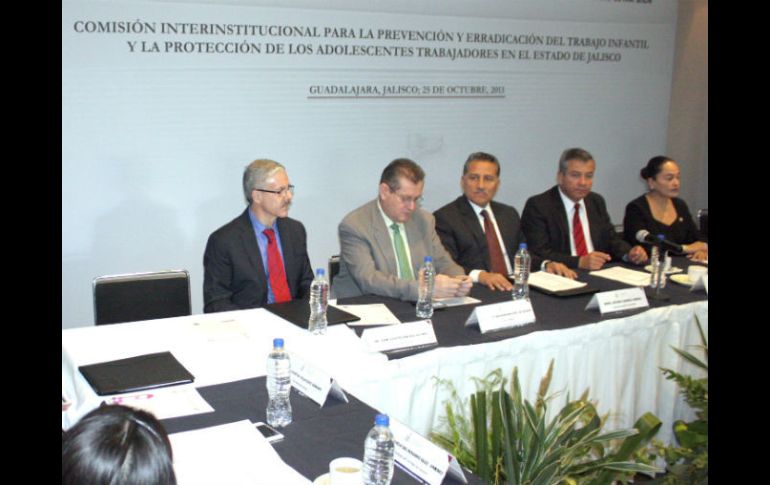 El encargado de tomar protesta a los integrantes de la comisión fue el secretario general Arturo Zamora. ESPECIAL /