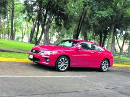 MODERNO. Por dentro y por fuera, este Accord Coupé satisface a cualquiera que busque buen desempeño y equipamiento.  /
