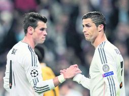 Gareth Bale y Cristiano Ronaldo han sido los traspasos más elevados del futbol mundial, ambos de más de 90 millones de euros. AFP /