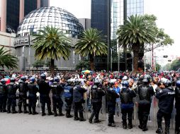 Integrantes de la CNTE, durante una protesta frente a las instalaciones de la Bolsa Mexicana de Valores. NTX /