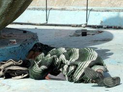 El hombre murió enredado en una cobija a las afueras del Hospital General de Guaymas, Sonora. ARCHIVO /