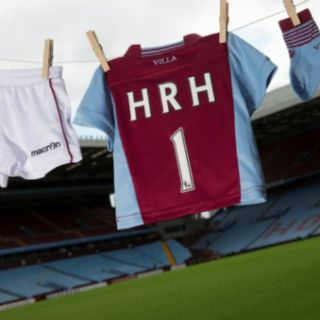 El príncipe Guillermo quiere que su hijo sea hincha del Aston Villa