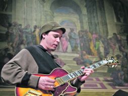 Kurt Rosenwinkel es especialista en la guitarra, es con el que ha logrado destacar a escala internacional. ESPECIAL /