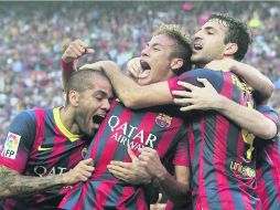 Los jugadores del Barça celebran el gol de Neymar, que abrió el marcador en el Camp Nou. EFE /