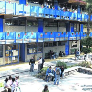 Preparatoria 11, sin espacio para practicar deporte