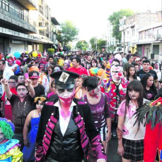 Ciudadanos zombis toman las calles