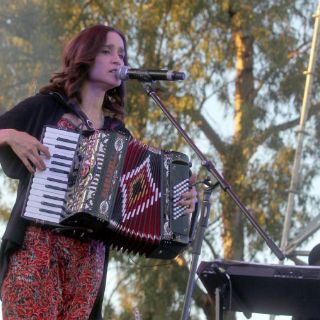 Julieta Venegas enciende el Rock por la vida