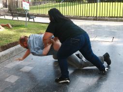Un especialista señala que actualmente existen técnicas de defensa para que las mujeres pueden evitar agresiones en las calles.  /