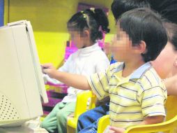 Autoridades señalan que es importante contar con herramientas domesticas para que los niños usen las computadoras con seguridad.  /