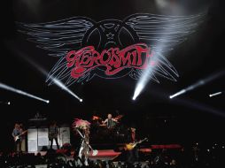 El grupo de rock estadounidense Aerosmith, durante su concierto en la Arena de la Ciudad de México. NTX /