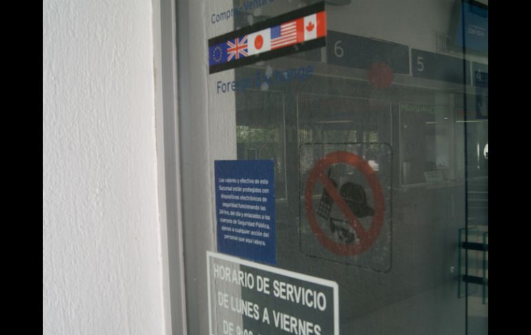 Los asaltantes escaparon a pesar de la llegada de la policía. ARCHIVO /