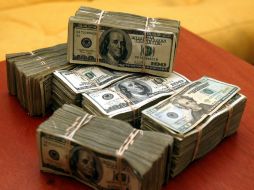 El dólar en su cotización de este lunes se compró en un mínimo de 12.50 pesos. ARCHIVO /