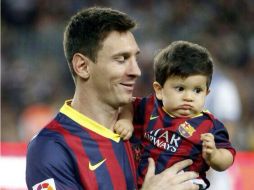 Lionel ha presumido a su hijo desde que nació y lo ve como el mejor regalo de la vida. ESPECIAL /