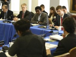Durante una de las audiencias realizadas, representantes se manifestaron contra el accionar de EU. EFE /