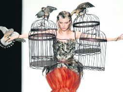 Julia Cesar mostró un estilo peculiar y muy emplumado EFE /