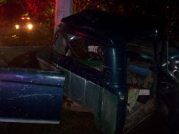 La camioneta quedó destruida.  /
