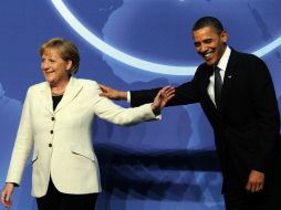 En Alemania, revelaciones sobre un presunto espionaje a un  teléfono de  Angela Merkel tuvieron un fuerte y negativo impacto.  /