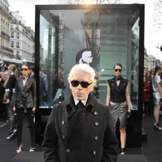 Asociación femenina denuncia a Karl Lagerfeld