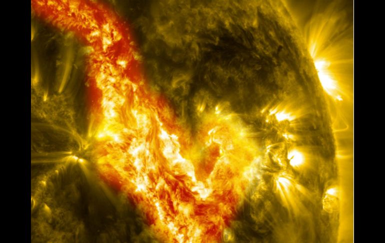 La nueva teoría echa abajo el pensamiento de que la luz se dio a partir de una explosión que creó al Sol. ARCHIVO /