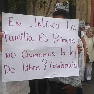 Manifestantes piden parar Libre Convivencia con oración