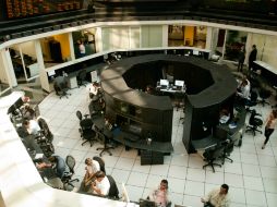 En el mercado mexicano de renta variable es operado un volumen de 2.4 millones de títulos por un importe de 96.5 millones de pesos. ARCHIVO /