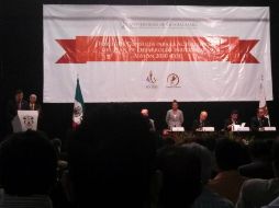 Tonatiuh Bravo (i) dijo que cada centro debe tener claro hacia dónde va.  /