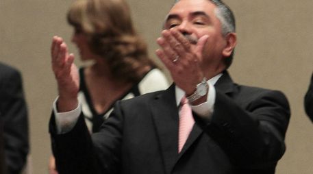 El consejero saliente, Leonardo Valdés, desea el mayor de los éxitos a los consejeros restantes. NTX /