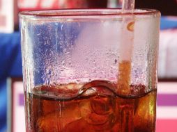 Consideran que el impuesto a refrescos y alimentos 'chatarra' no es una buena medida para combatir la obesidad. ARCHIVO /