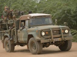 Las autoridades buscaron por más de seis horas los cuerpos en el desierto. ARCHIVO /