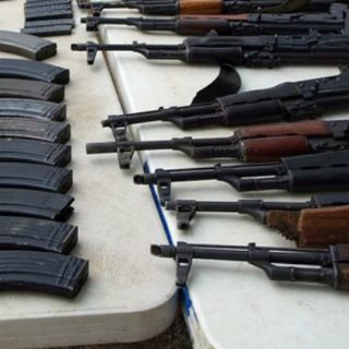 Hallan arsenal en automóvil decomisado a mexicanos en Guatemala