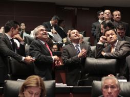 Senadores durante la sesión donde fue aprobado el IVA para todo el país, además del gravamen a comida chatarra y alimento para mascota. EFE /