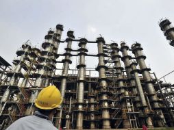 La SHCP informa que está garantizada la cobertura del precio del petróleo el próximo año. ARCHIVO /