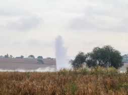 La fuga de combustible de un ducto de Pemex por una toma irregular puso en peligro la vida de los habitantes de la zona.  /