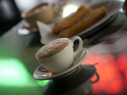 El chocolate contiene altos índices de grasas que proporcionan calorías y aumentan la temperatura corporal. ARCHIVO /