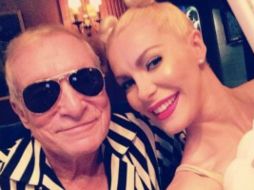 Hugh Hefner y su esposa Crystal Harris también eligieron hacer una parodia de Miley Cyrus.TOMADA DE INSTAGRAM ESPECIAL /