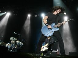 Dave Grohl, Taylor Hawkins, Nate Mendel, Chris Shiflett y Pat Smear, integrantes de la banda, harán vibrar a la capital del país. ARCHIVO /